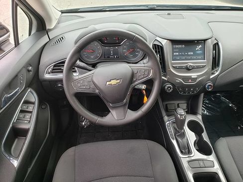 Used 2017 Chevrolet Cruze LT FWD image 15