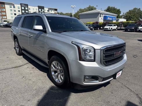 Used 2015 GMC Yukon XL SLT w/ HD Trailering Package AWD/4WD image 4