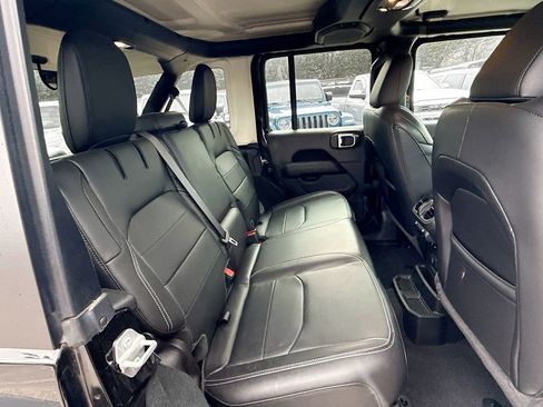 Used 2023 Jeep Wrangler Unlimited Sahara image 31