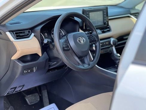Used 2019 Toyota RAV4 LE image 11