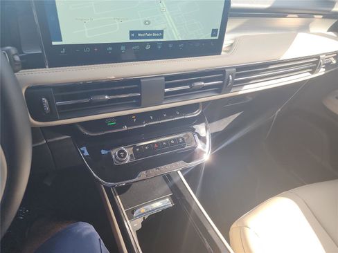 New 2026 Lincoln Corsair Premiere image 33