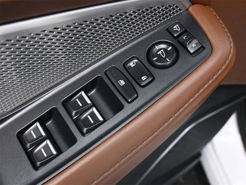 Used 2024 Acura MDX SH-AWD w/ Technology Package image 4