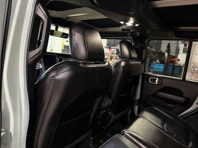 Used 2023 Jeep Wrangler Unlimited Sahara w/ Dual Top Group AWD/4WD image 33