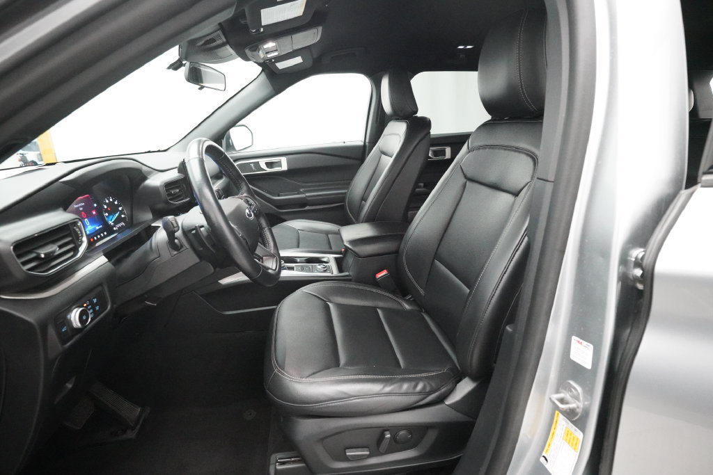 Used 2020 Ford Explorer XLT w/ Equipment Group 202A AWD/4WD image 7