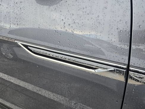Used 2024 Volkswagen Atlas Cross Sport SE FWD image 11