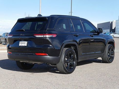 Used 2025 Jeep Grand Cherokee Altitude image 5