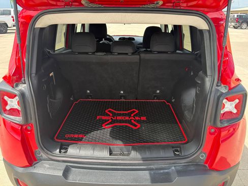 Used 2019 Jeep Renegade Latitude AWD/4WD image 12