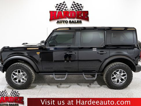 Used 2025 Ford Bronco Badlands image 1