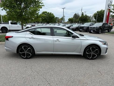 Used 2023 Nissan Altima 2.5 SR FWD image 4