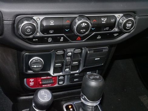 Used 2024 Jeep Wrangler Unlimited Rubicon image 23