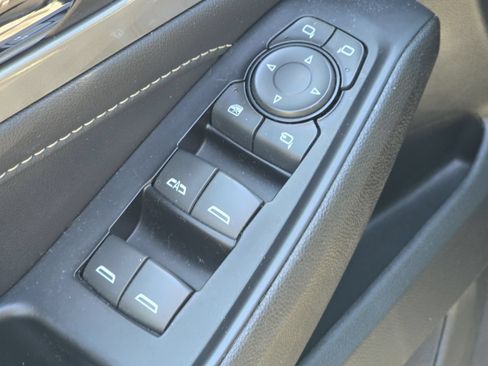 Used 2023 Chevrolet Traverse LT w/ LT Premium Package AWD/4WD image 24