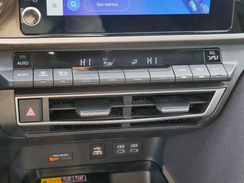 Used 2025 Toyota Camry LE image 18