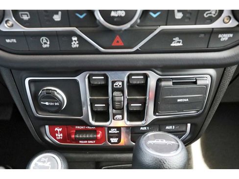 Used 2025 Jeep Gladiator Rubicon w/ Convenience Group image 20