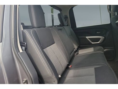 Used 2018 Nissan Titan SV RWD image 18