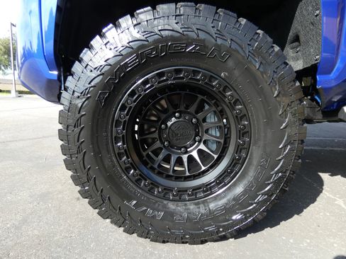 Used 2025 Toyota Tacoma SR5 image 21