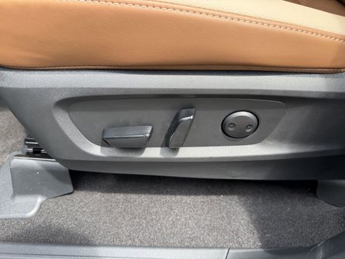 New 2026 Nissan Pathfinder Platinum FWD image 23