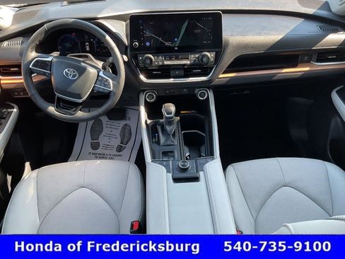 Used 2025 Toyota Grand Highlander AWD image 46