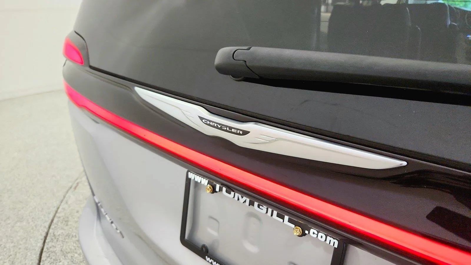 Used 2024 Chrysler Pacifica Touring-L FWD image 36