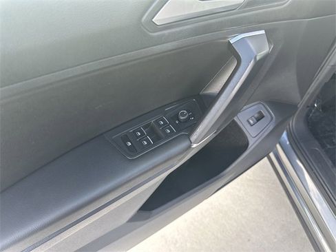 Used 2020 Volkswagen Tiguan SEL image 15