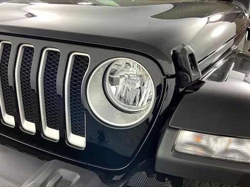 Used 2022 Jeep Wrangler Unlimited Sahara w/ Cold Weather Group image 28