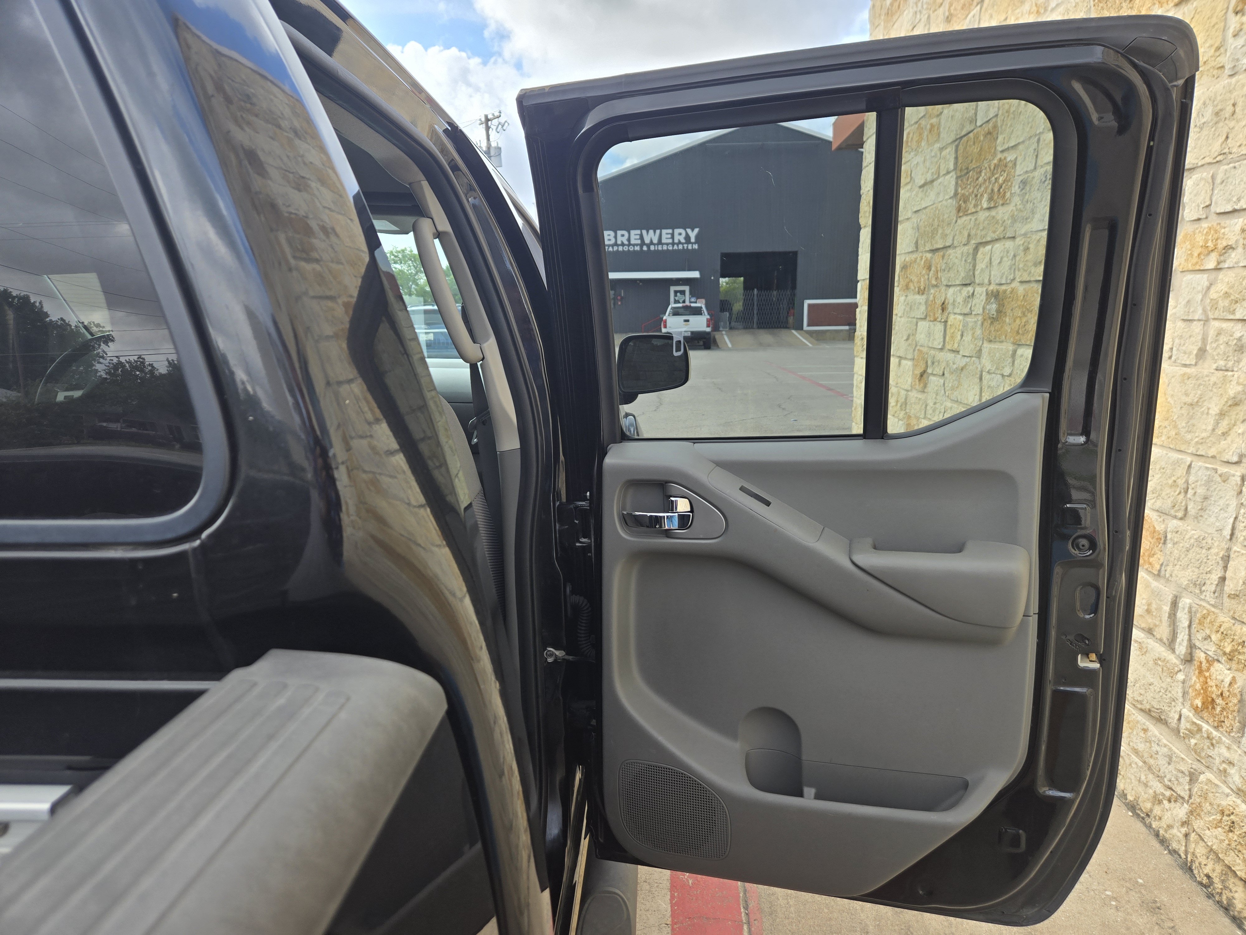 Used 2018 Nissan Frontier SV w/ Value Truck Package AWD/4WD image 10