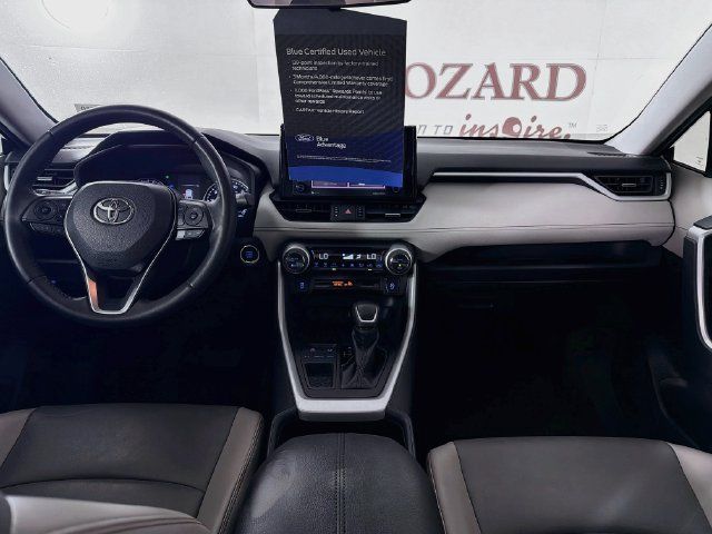 Used 2021 Toyota RAV4 XLE Premium FWD image 28