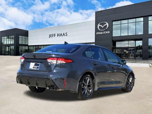 Used 2025 Toyota Corolla SE image 3