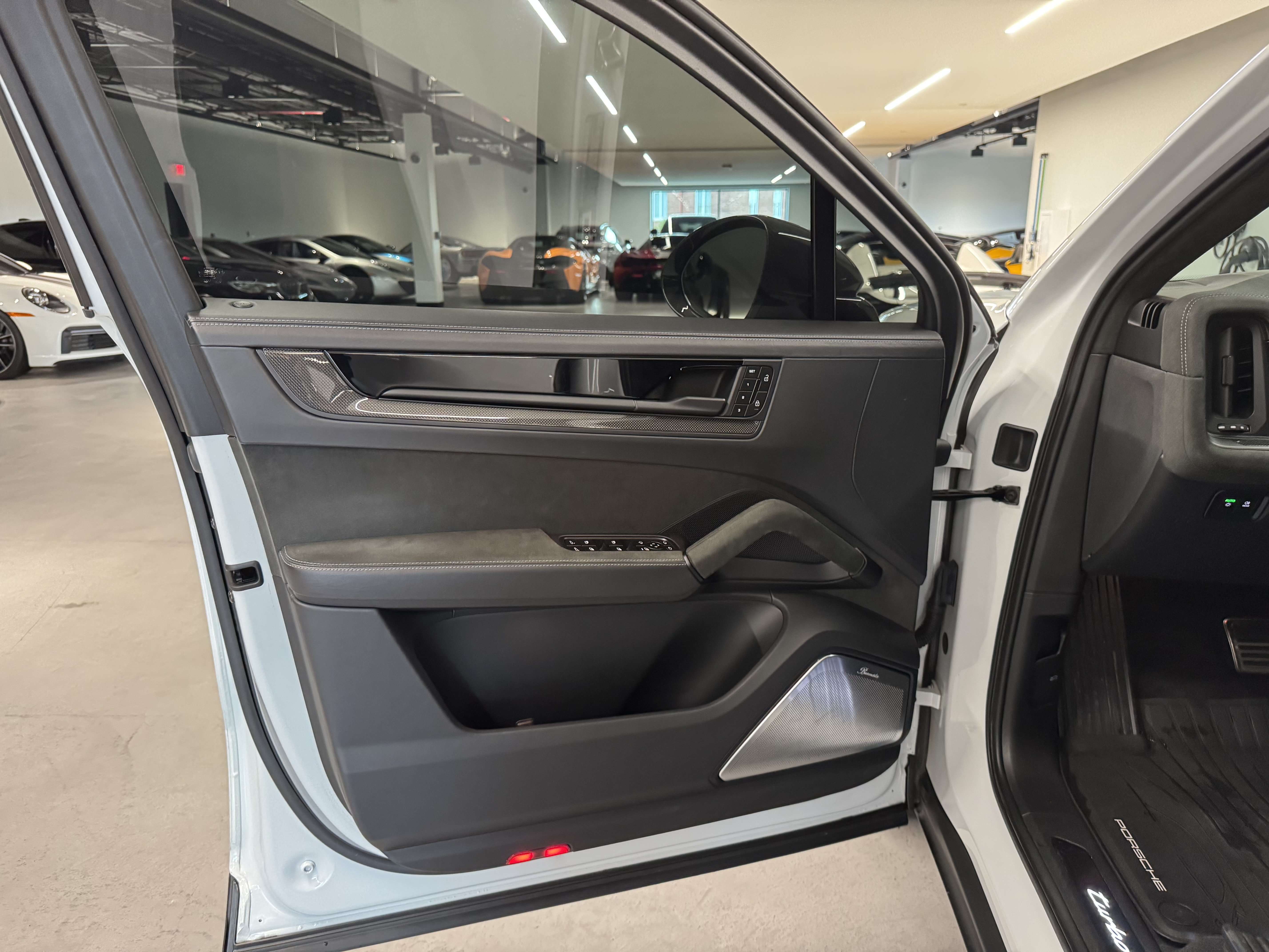 Used 2024 Porsche Cayenne Turbo GT AWD/4WD image 10