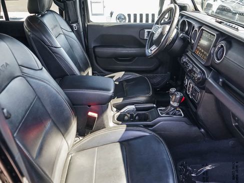 Used 2022 Jeep Wrangler Unlimited Sahara w/ Cold Weather Group image 14