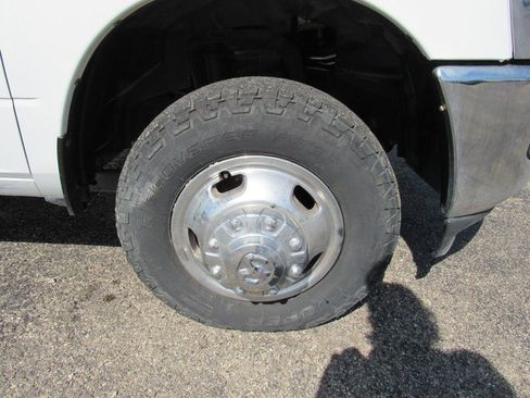 Used 2022 RAM 3500 Tradesman w/ Chrome Appearance Group AWD/4WD image 9