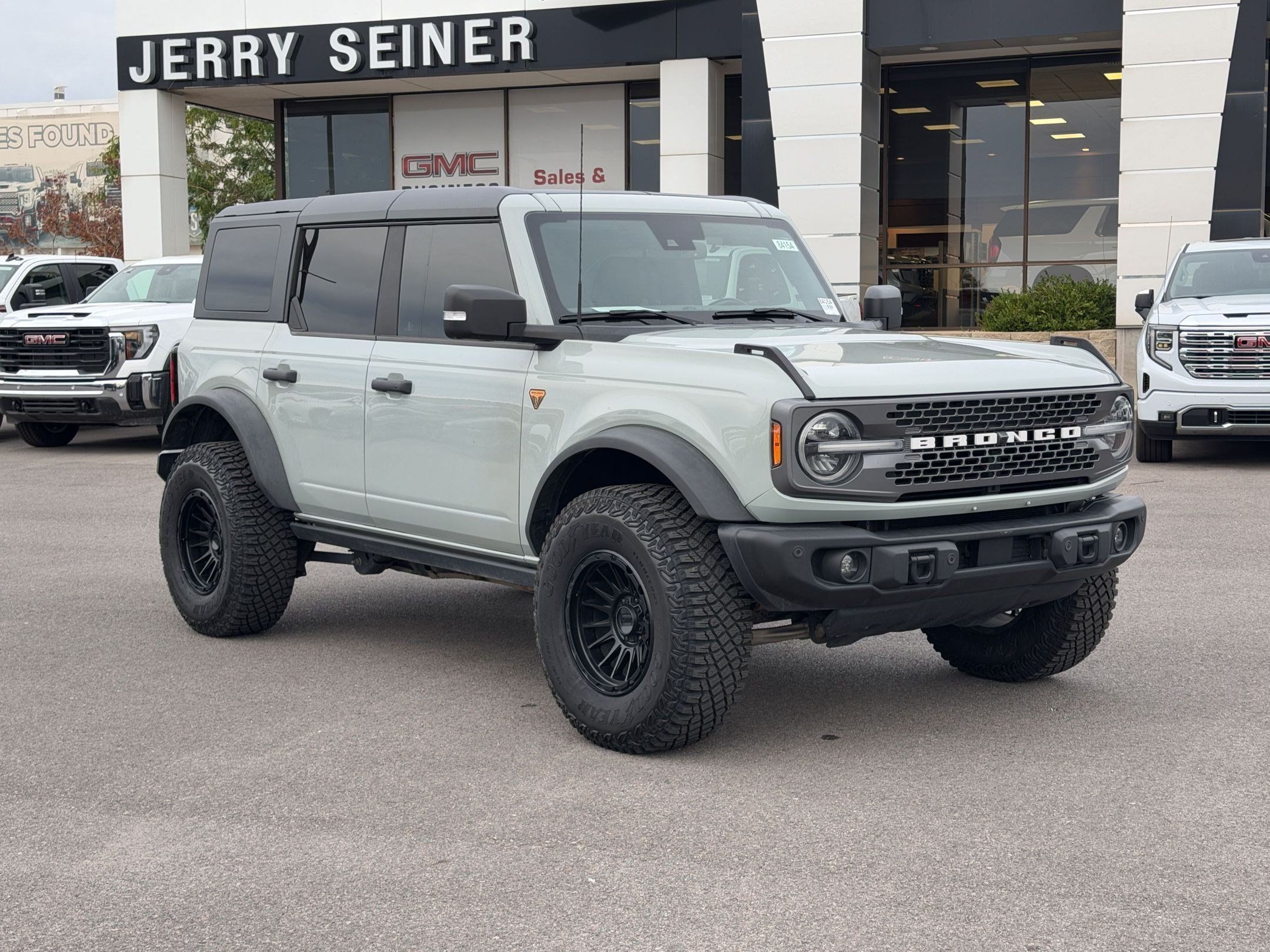 Used 2023 Ford Bronco Badlands w/ Sasquatch Package AWD/4WD image 7