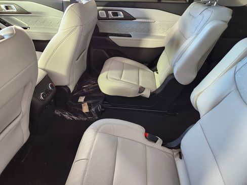 New 2025 Ford Explorer Platinum w/ Ultimate Package image 11