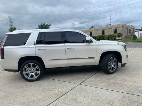 Used 2015 Cadillac Escalade Premium RWD image 8