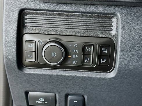 New 2026 Ford F450 Platinum w/ FX4 Off-Road Package image 10