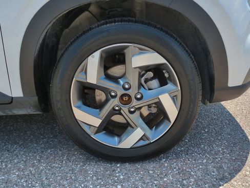 Used 2025 Hyundai Venue SEL image 11