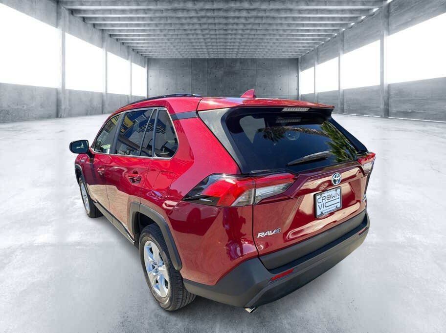 Used 2019 Toyota RAV4 LE w/ Carpet Mat Package AWD/4WD image 4