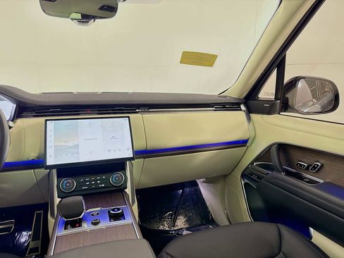 Used 2023 Land Rover Range Rover SE image 31