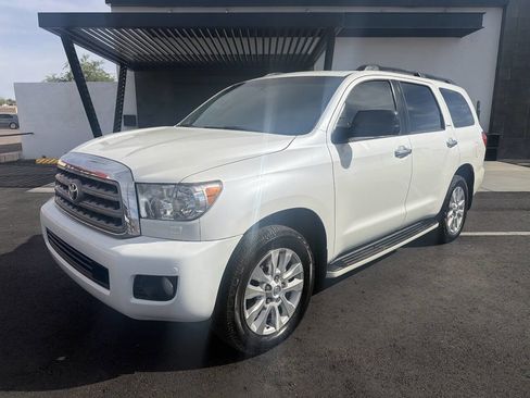 Used 2015 Toyota Sequoia Platinum AWD/4WD image 2
