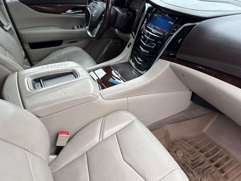Used 2015 Cadillac Escalade Premium image 21