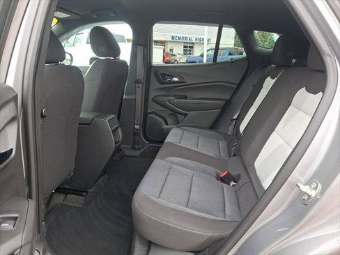 Used 2024 Chevrolet Trax RS FWD image 11
