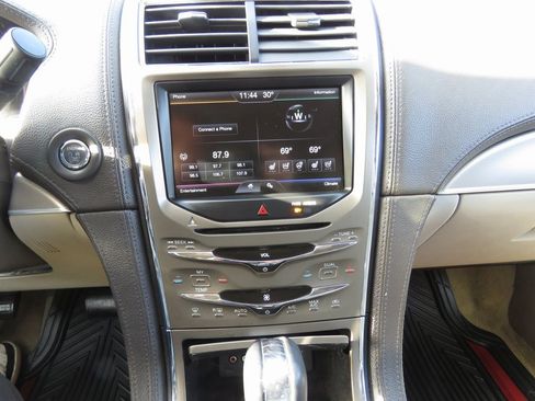 Used 2014 Lincoln MKX AWD w/ Equipment Group 101A image 24