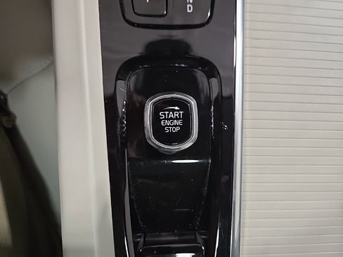 Used 2025 Volvo XC60 T8 Core w/ Climate Package image 13