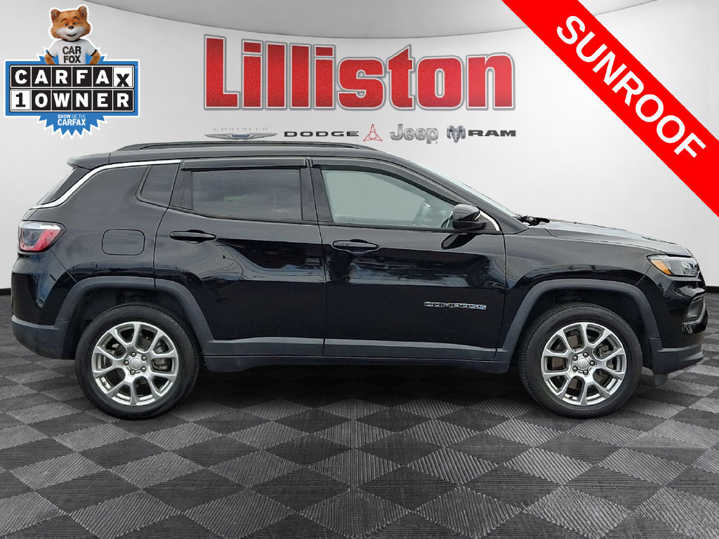 Used 2024 Jeep Compass Latitude w/ Sun and Sound Group AWD/4WD image 7