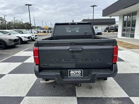 Used 2025 Toyota Tacoma TRD Sport image 4