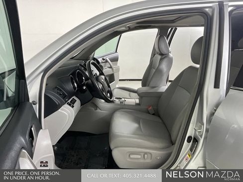 Used 2013 Toyota Highlander SE FWD image 11