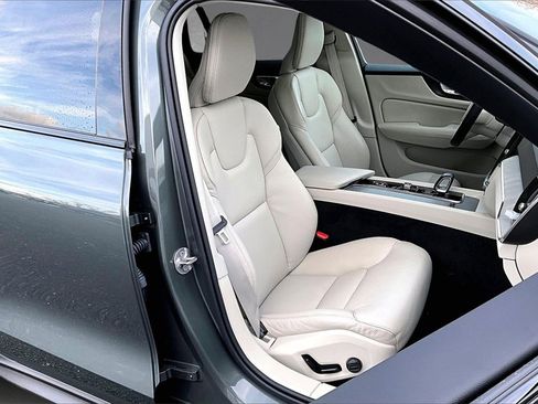 Certified 2026 Volvo V60 B5 Cross Country Plus w/ Protection Package Premier image 28