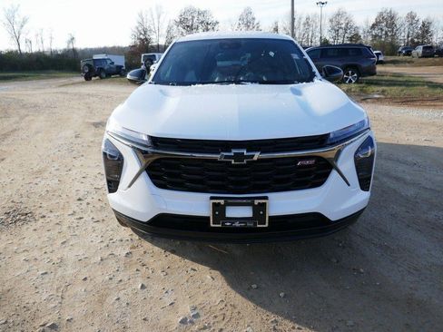 New 2026 Chevrolet Trax RS w/ Sunroof Package FWD image 6