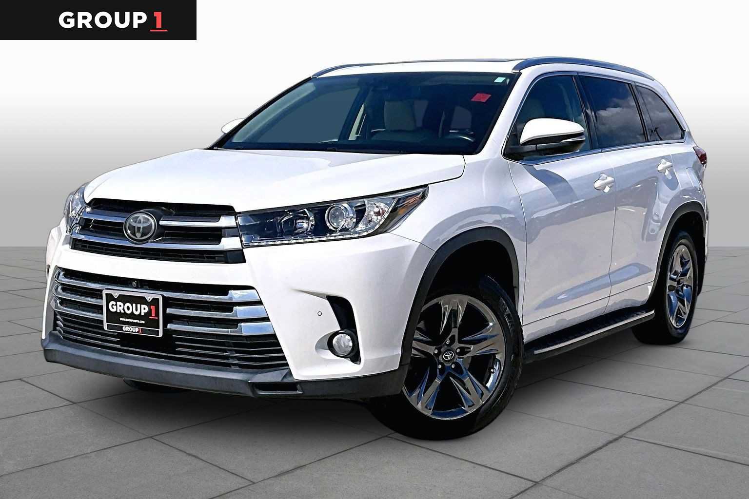Used 2017 Toyota Highlander Limited Platinum FWD image 1