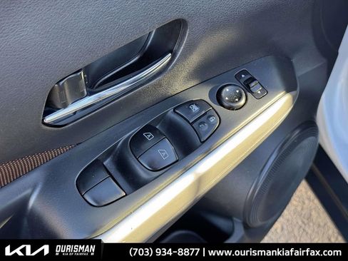 Used 2019 Nissan Kicks SR w/ Exterior Package image 17