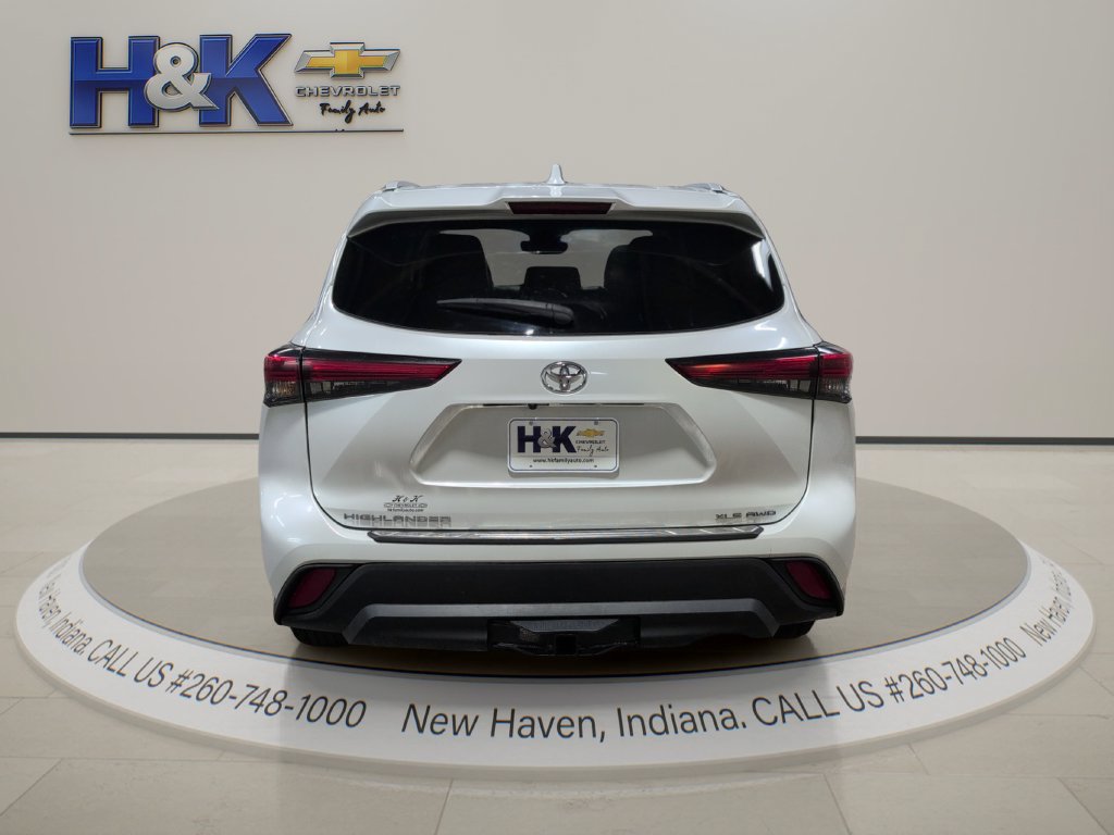 Used 2022 Toyota Highlander XLE AWD/4WD image 5